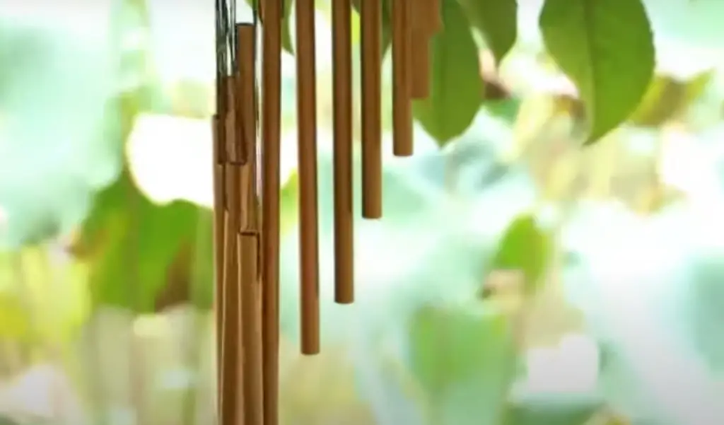 What do you put on Memorial wind chimes?