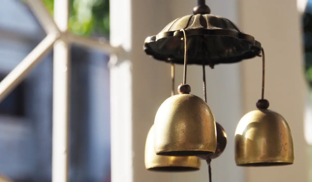 Benefits of hanging wind chimes Vastu