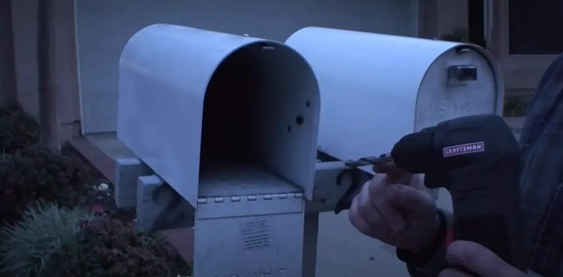 How to Install a Mailbox Lock? WindChimesGuide