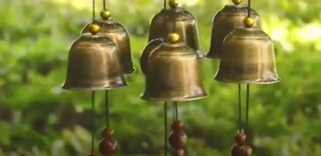 How do you keep wind chimes from rusting?